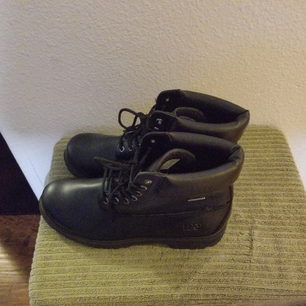 NEW RUGGED OUTBACK BOOTS (SIZE 13)